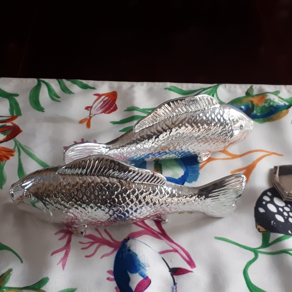 Pair of silver fish